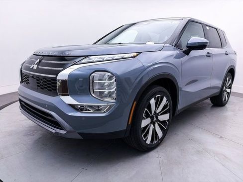 New 2026 Mitsubishi Outlander SE image 3