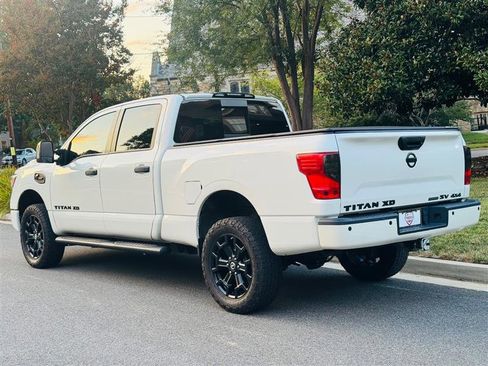 Used 2019 Nissan Titan SV w/ SV Convenience Package image 8