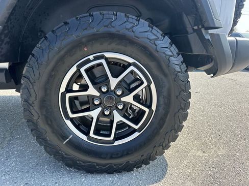 Used 2025 Jeep Wrangler Unlimited Rubicon w/ Convenience Group image 26