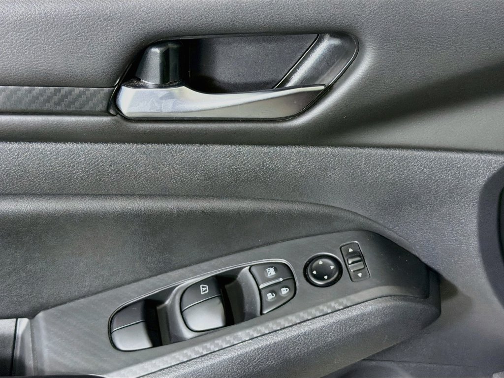 Used 2025 Nissan Altima 2.5 SV FWD image 21