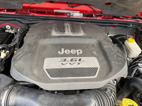 Used 2012 Jeep Wrangler Unlimited Sahara w/ Connectivity Group AWD/4WD image 21