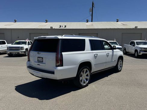 Used 2018 Cadillac Escalade ESV Premium Luxury AWD/4WD image 9