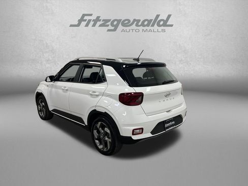Used 2025 Hyundai Venue Limited FWD image 3