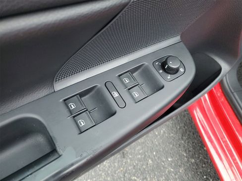 Used 2014 Volkswagen Jetta SportWagen image 9