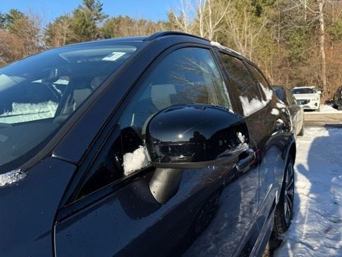 New 2026 Volvo XC60 B5 Plus w/ Climate Package image 9