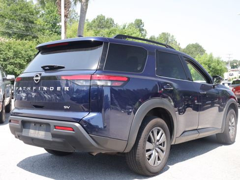 Used 2024 Nissan Pathfinder SV FWD image 4