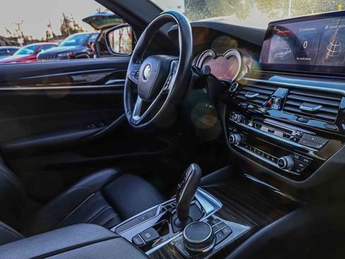 Used 2019 BMW 530e image 25