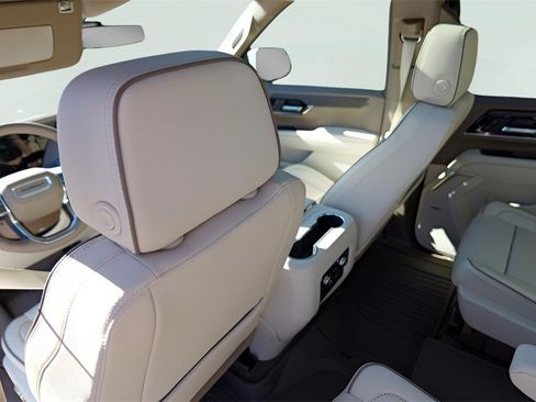 New 2026 GMC Yukon Denali w/ Sun & Power Step Package image 21