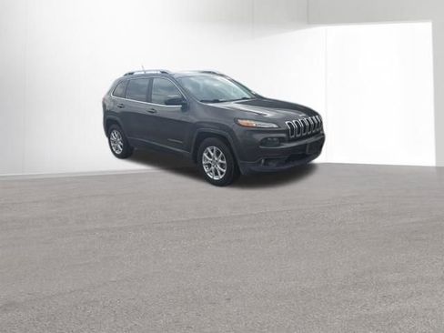 Used 2015 Jeep Cherokee Latitude w/ Comfort/Convenience Group AWD/4WD image 8