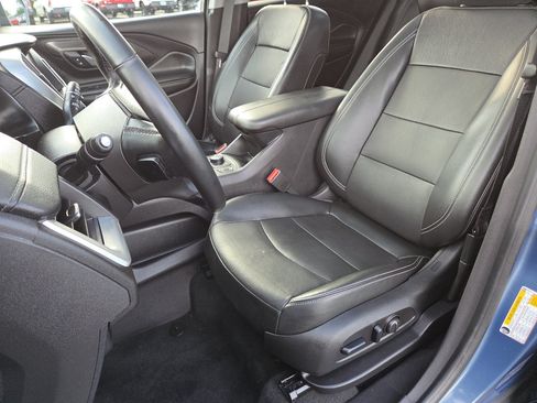 Used 2024 GMC Terrain SLT w/ Tech Package FWD image 26