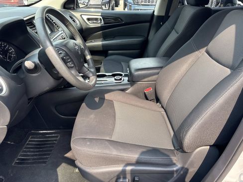 Used 2019 Nissan Pathfinder SV AWD/4WD image 14