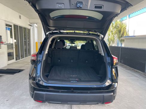 Used 2025 Nissan Rogue SV image 32