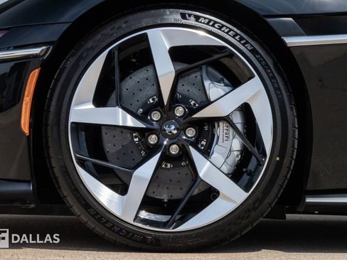 Used 2025 Ferrari 12Cilindri image 8