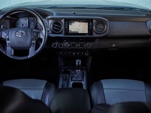 Used 2019 Toyota Tacoma TRD Off-Road w/ Technology Package image 18