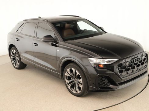 Used 2025 Audi Q8 Prestige w/ Prestige Package image 36