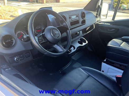 Used 2025 Mercedes-Benz Sprinter 2500 image 5