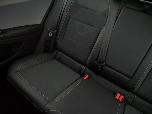 Used 2024 Volkswagen Taos SE image 12