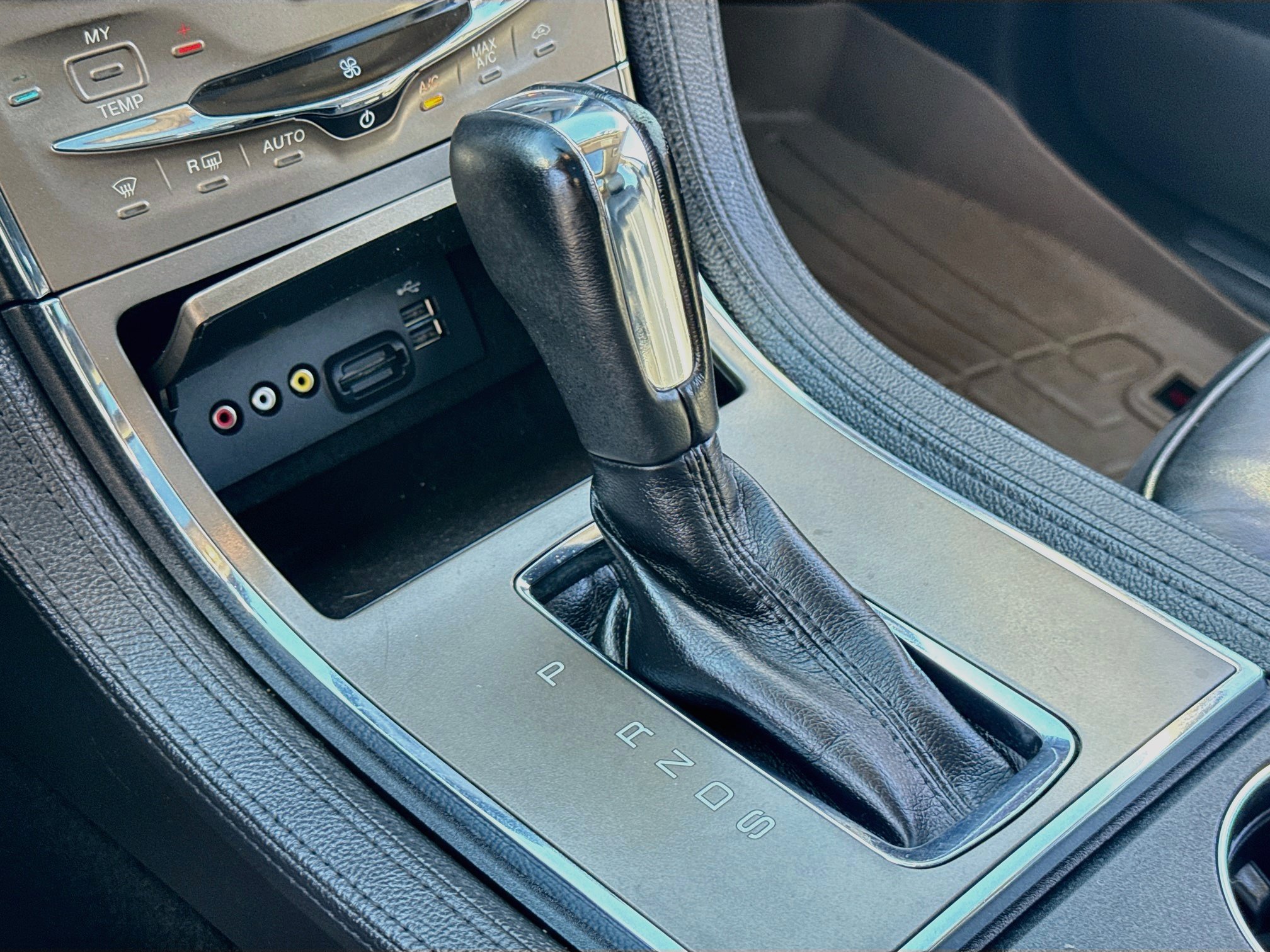 Used 2013 Lincoln MKX AWD image 19