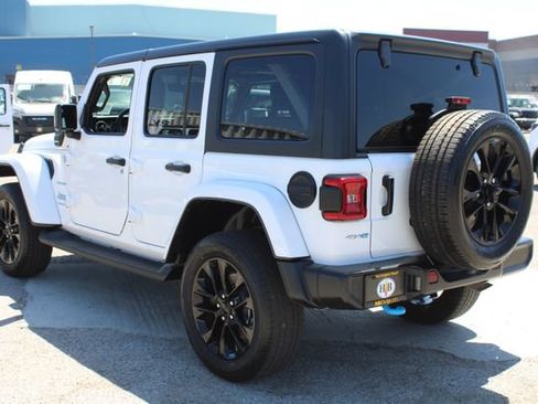 Used 2023 Jeep Wrangler Unlimited Sahara w/ Cold Weather Group AWD/4WD image 6