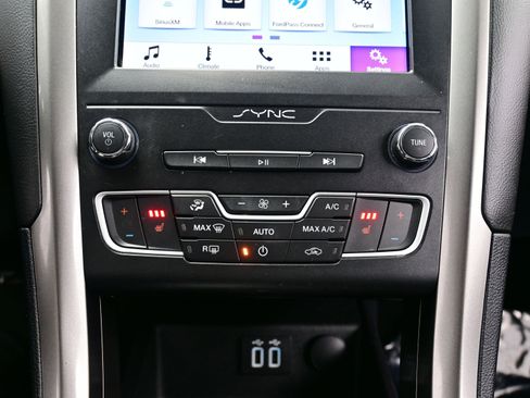 Used 2019 Ford Fusion SE image 20