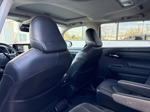 Used 2020 Toyota Highlander XLE image 21