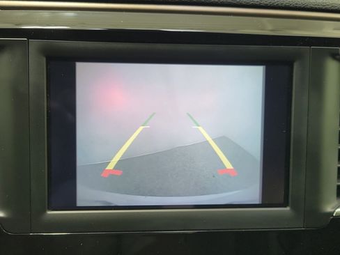 Used 2019 Chrysler Pacifica Touring-L FWD image 28