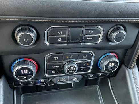 Used 2023 Chevrolet Suburban High Country RWD image 21