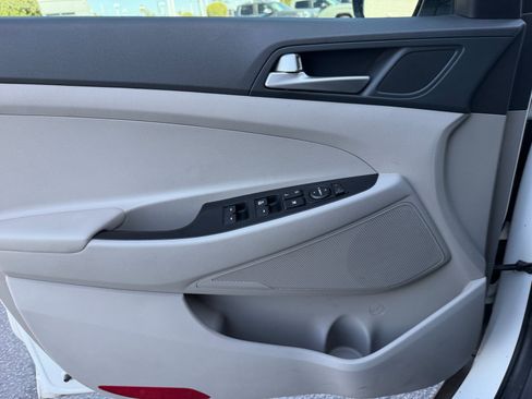 Used 2021 Hyundai Tucson SE w/ Cargo Package FWD image 13
