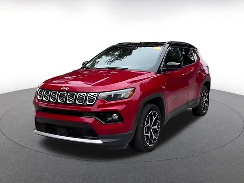 Used 2025 Jeep Compass Limited AWD/4WD image 3