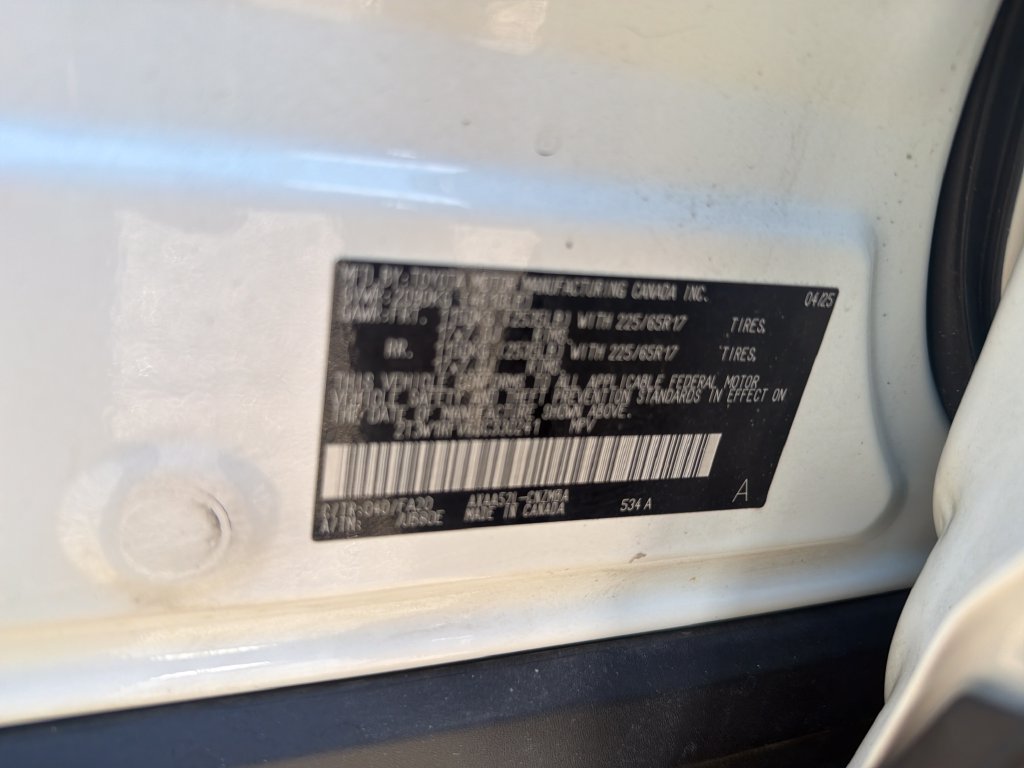 Used 2025 Toyota RAV4 XLE FWD image 9