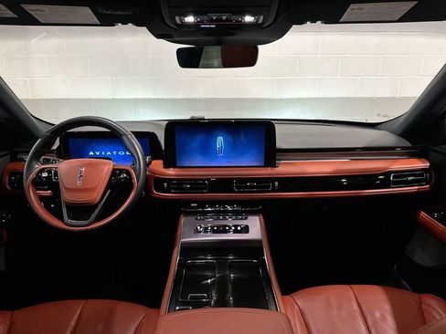 Used 2025 Lincoln Aviator Reserve w/ Illumination Package image 9