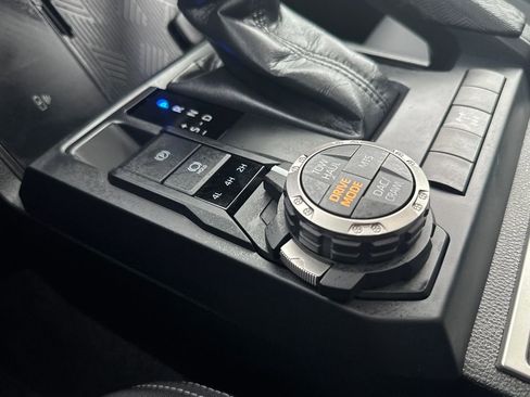 Used 2025 Toyota Tacoma TRD Off-Road image 27