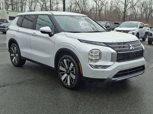 New 2026 Mitsubishi Outlander SE AWD/4WD image 2