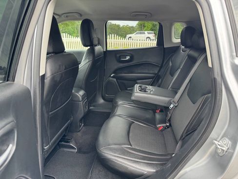 Used 2018 Jeep Compass Latitude AWD/4WD image 12