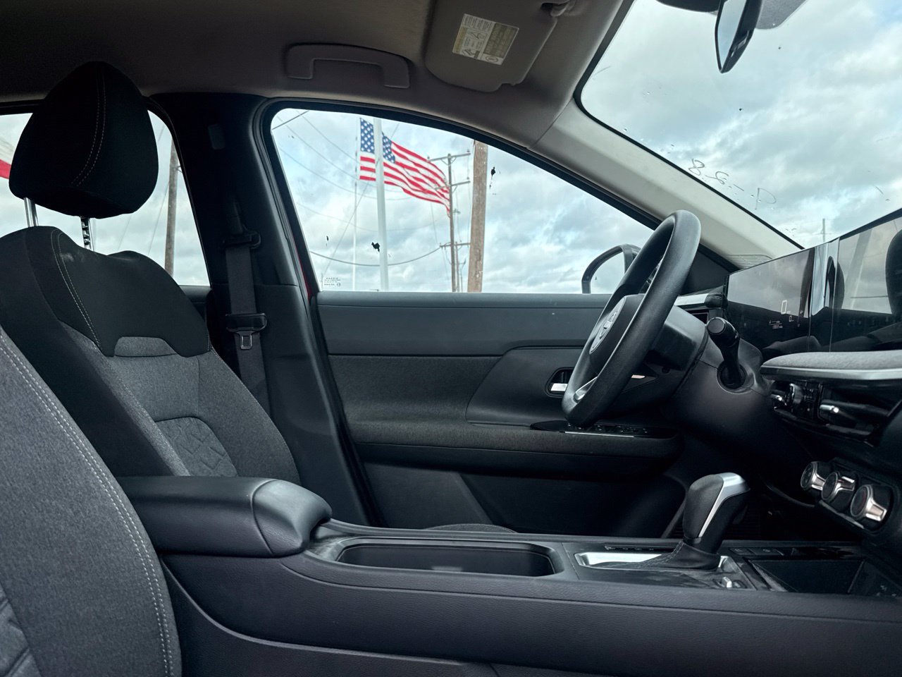 Used 2025 Nissan Kicks SV FWD image 31