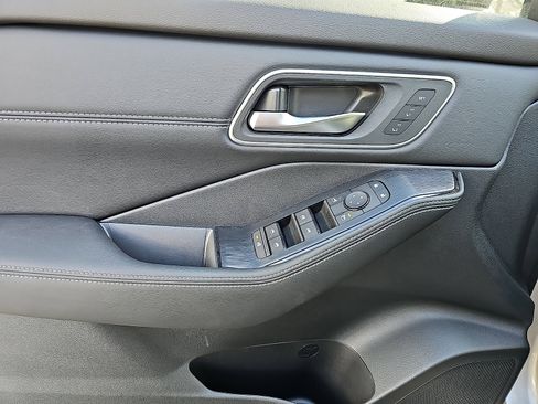 New 2026 Nissan Rogue Platinum image 8