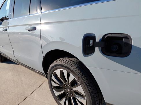 New 2025 Ford Expedition Max Platinum w/ Platinum Ultimate Package image 29