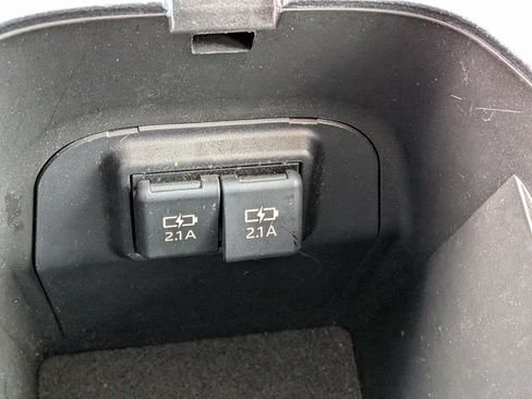 Used 2019 Toyota RAV4 XLE FWD image 32