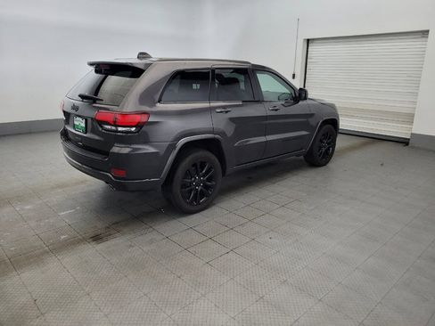 Used 2019 Jeep Grand Cherokee Altitude AWD/4WD image 10