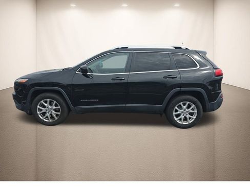 Used 2016 Jeep Cherokee Latitude w/ Cold Weather Group image 9