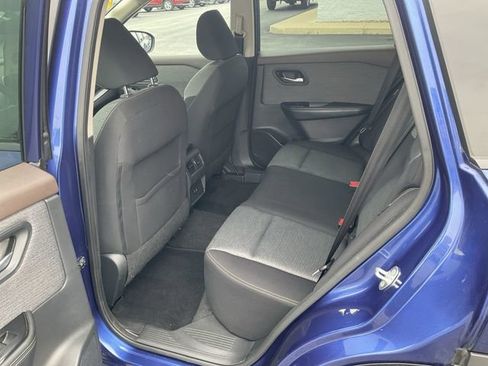 Used 2022 Nissan Rogue SV AWD/4WD image 11