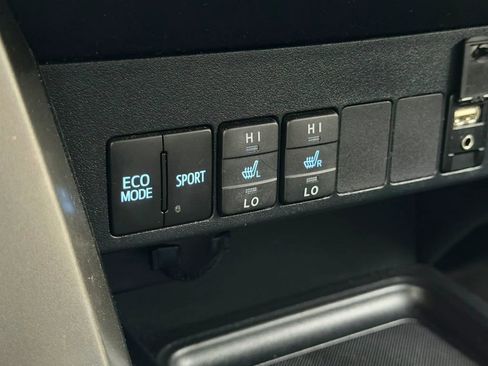 Used 2013 Toyota RAV4 Limited AWD/4WD image 23