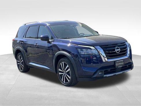 Certified 2022 Nissan Pathfinder Platinum w/ Cargo Package AWD/4WD image 3