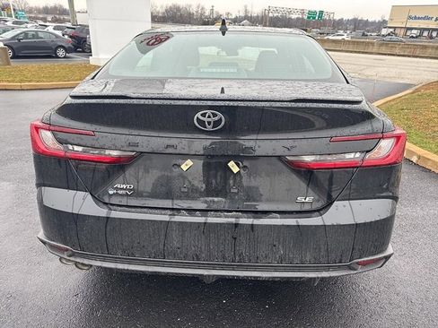 Used 2025 Toyota Camry SE image 6