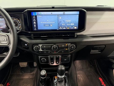 Used 2025 Jeep Wrangler Sport AWD/4WD image 13