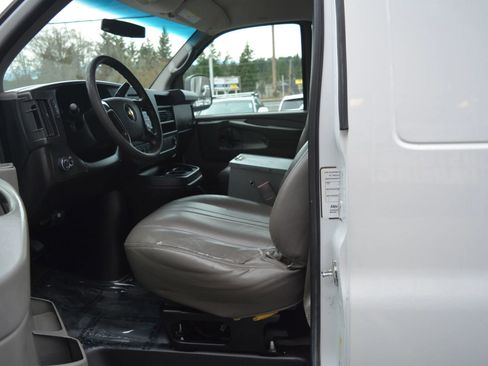 Used 2014 Chevrolet Express 2500 Extended image 10