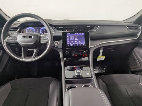 New 2025 Jeep Grand Cherokee Altitude image 16