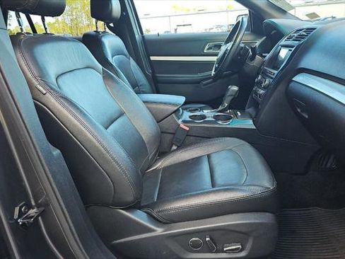 Used 2016 Ford Explorer XLT w/ Equipment Group 202A image 12