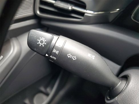 Used 2021 Hyundai Ioniq SE image 28