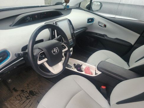 Used 2017 Toyota Prius Prime Premium FWD image 6